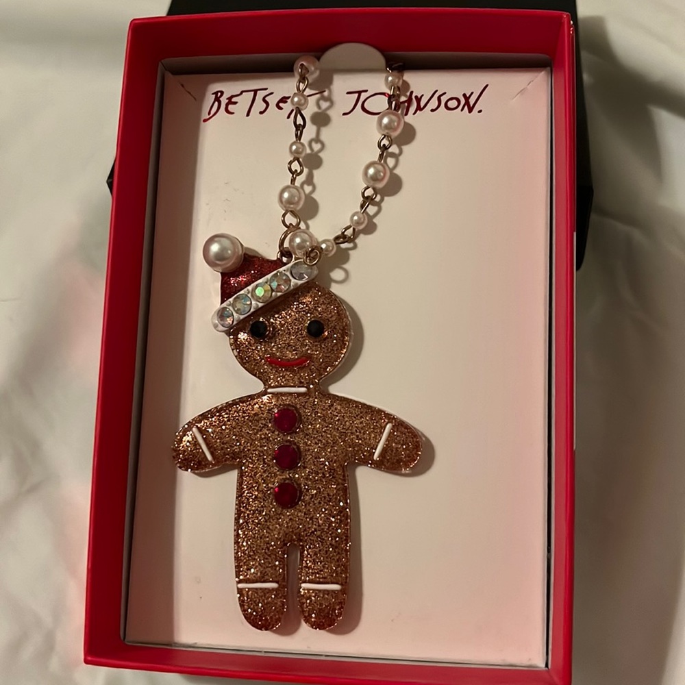 NIB gingerbread man necklace Christmas